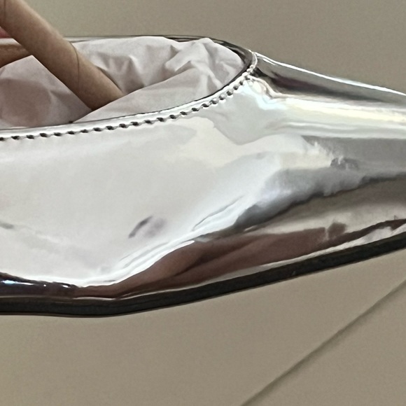 ***SOLD*** 🌪️🫧 Silver Patent Butterfly Heels 🫧🌪️ Size EUR 40 (AU 9) - Picture 15 of 15